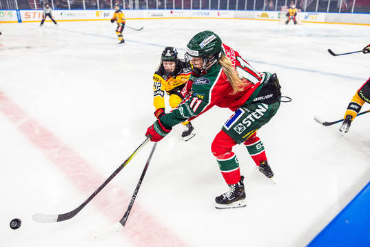 Frölundas Ella Hellman och Luleås Viivi Vainikka