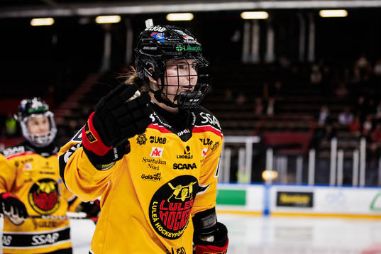Luleås Petra Nieminen jublar