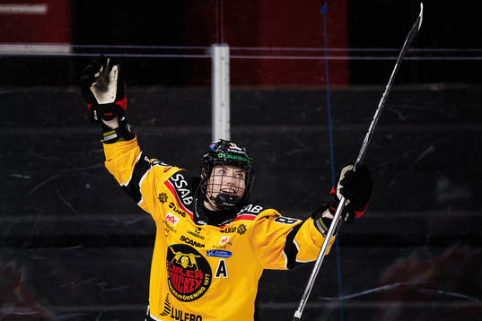 Luleås Ronja Savolainen jublar