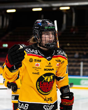 Luleås Petra Nieminen jublar