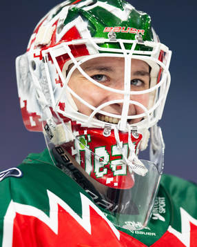 Frölundas målvakt Stephanie Neatby innan ishockeymatchen