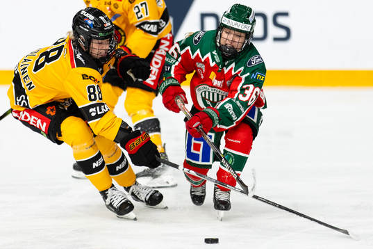 Luleås Ronja Savolainen och Frölundas Emilia Bergeby