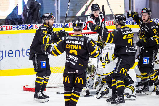 Västerås IKs Shane Gersich jublar
