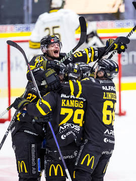 Västerås spelare jublar