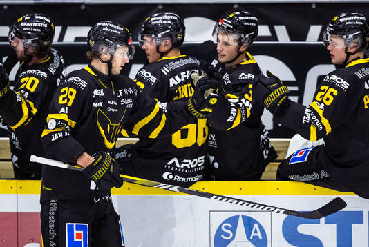 Västerås IKs Eric Engstrand jublar