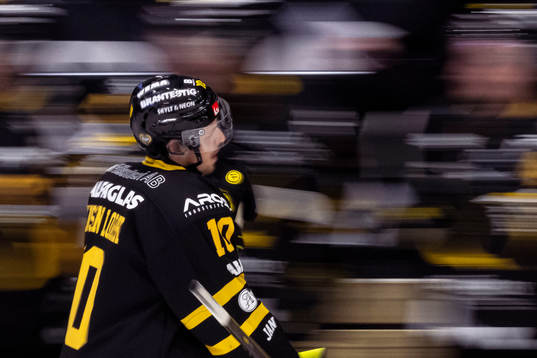 Västerås IKs Jimmie Jansson Lorek jublar