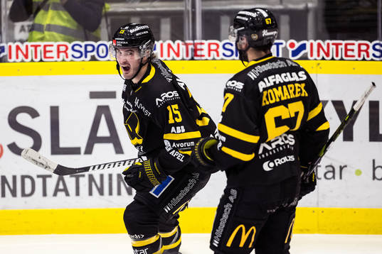 Västerås IKs Jared Dmytriw jublar