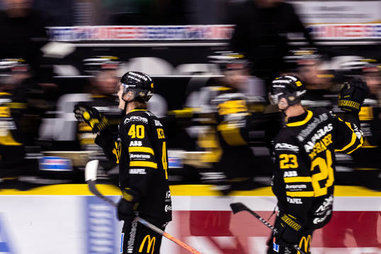Västerås Isak Skedung och Adam Hofbauer jublar
