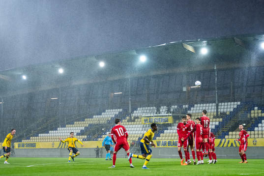 Yasin Ayari of Sweden with a free kick