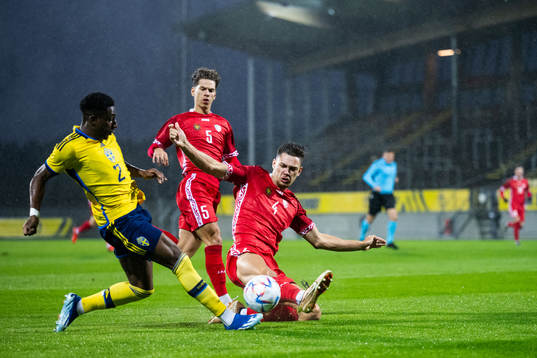 Josafat Mendes of Sweden against Doru Calestru and Iurie