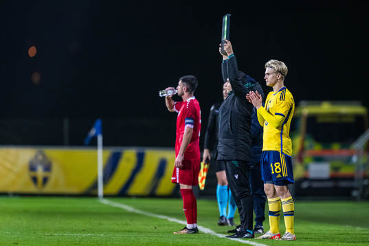 Lucas Bergvall of Sweden waits to be substituted