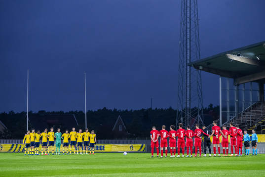 Players of Sweden and of Moldova