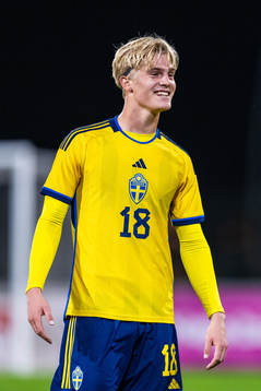 Lucas Bergvall of Sweden celebrate
