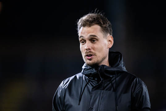 Head coach Daniel Bäckström of Sweden