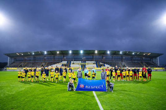 Players of Sweden and of Moldova