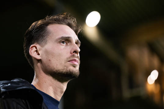 head coach Daniel Bäckström of Sweden