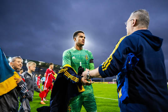 goalkeeper Oliver Dovin of Sweden