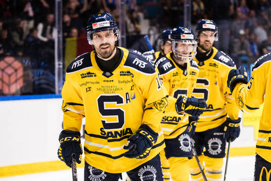 Södertäljes Linus Videll jublar