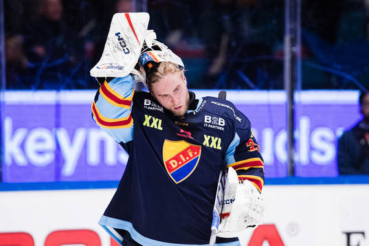 Djurgårdens målvakt Viktor Andrén deppar