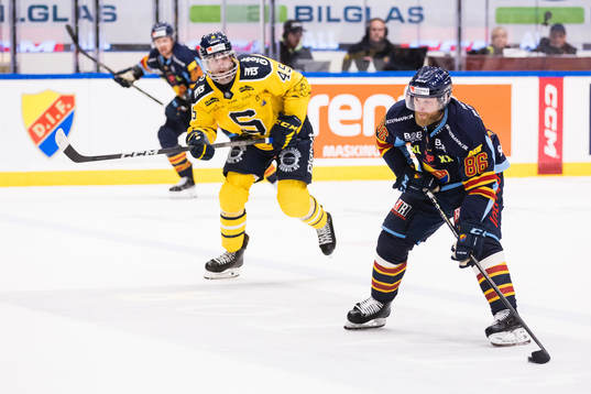 Södertäljes Sebastian Dyk och Djurgårdens Linus Klasen