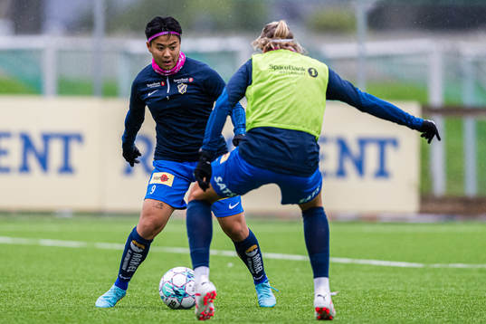 Meryll Krysteen Rosales Serrano of Stabæk warms up