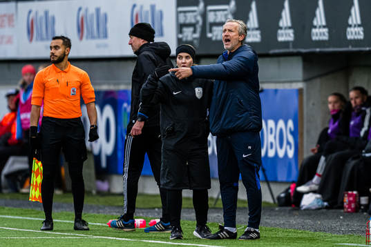 Petter Belsvik, head coach of Stabæk, reacts