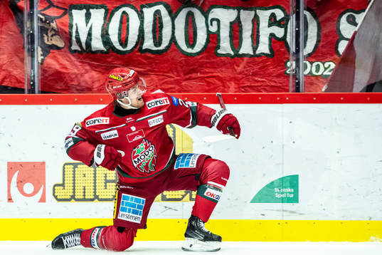 MoDos Mikkel Aagaard jublar