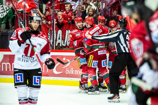 MoDos Mikkel Aagaard jublar