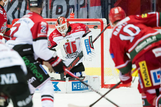 Örebros målvakt Jonas Arntzen och MoDos Sampo Ranta