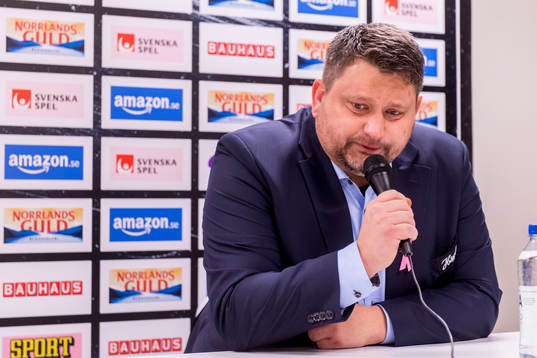 Modos tränare Mattias Karlin