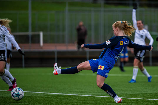 Thea Loennecken of Stabæk scores a disallowed goal