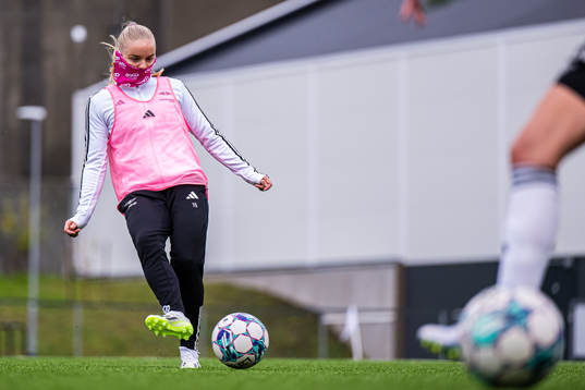 Celine Emilie Nergård of Rosenborg warms up
