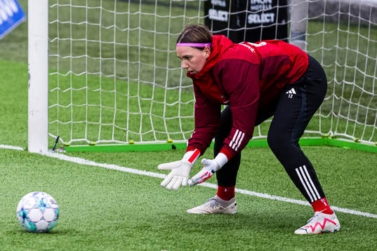 Lene Christensen of Rosenborg warms up