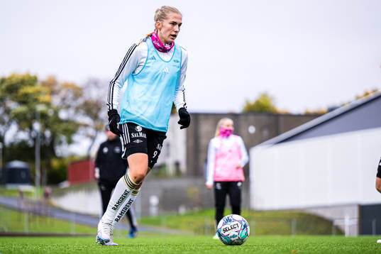 Emilie Nautnes of Rosenborg warms up