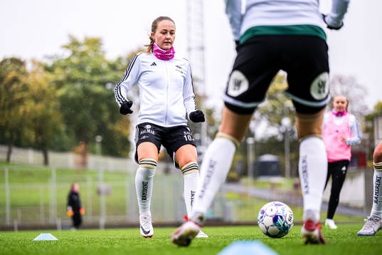 Camilla Linberg of Rosenborg warms up