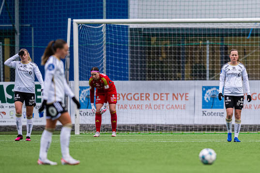 Mathilde Harviken and Kristine Minde of Rosenborg looks