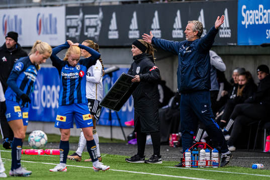 Petter Belsvik, head coach of Stabæk, reacts