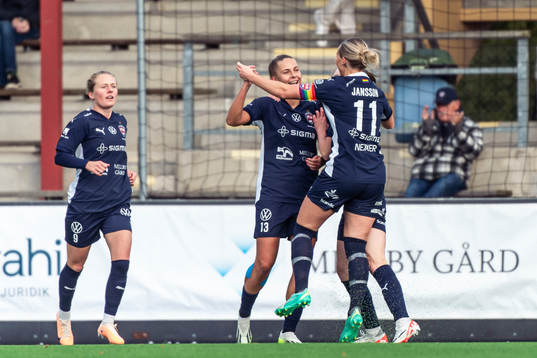 FC Rosengårds Olivia Holdt jublar