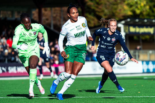 Hammarbys Madelen Janogy och FC Rosengårds Angel Mukasa