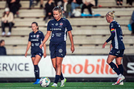 FC Rosengårds Olivia Holdt deppar