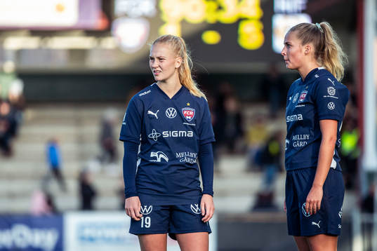 FC Rosengårds Sofie Bruun Bredgaard och Olivia Holdt deppar