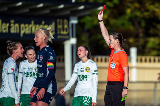 Hammarbys Julia Roddar tilldelas en utvisning