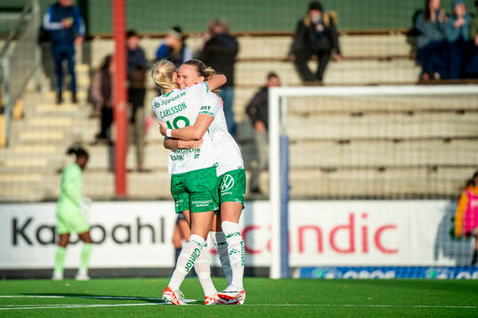 Hammarbys spelare jublar