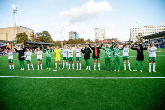 Hammarbys spelare jublar
