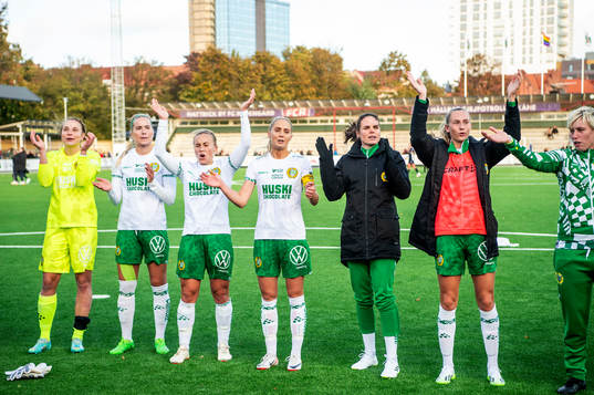 Hammarbys spelare jublar
