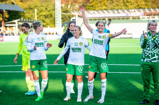 Hammarbys spelare jublar
