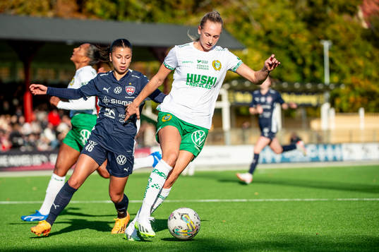 Hammarbys Ellen Wangerheim mot FC Rosengårds Mikaela