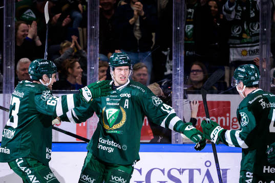 Färjestads Victor Ejdsell jublar