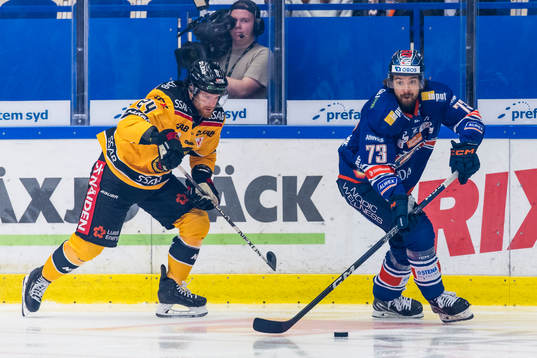 Luleås Brendan Shinnimin och Växjös Adam Brodecki