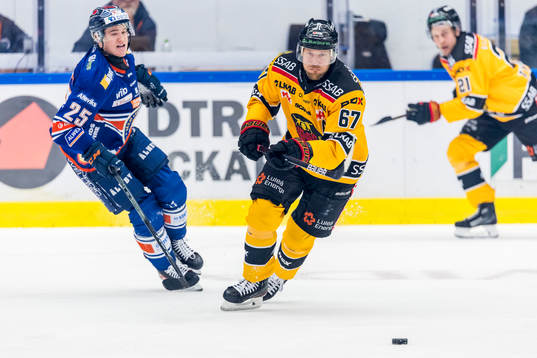 Växjö Lakers Filip Eriksson och Luleå Hockeys Linus Omark